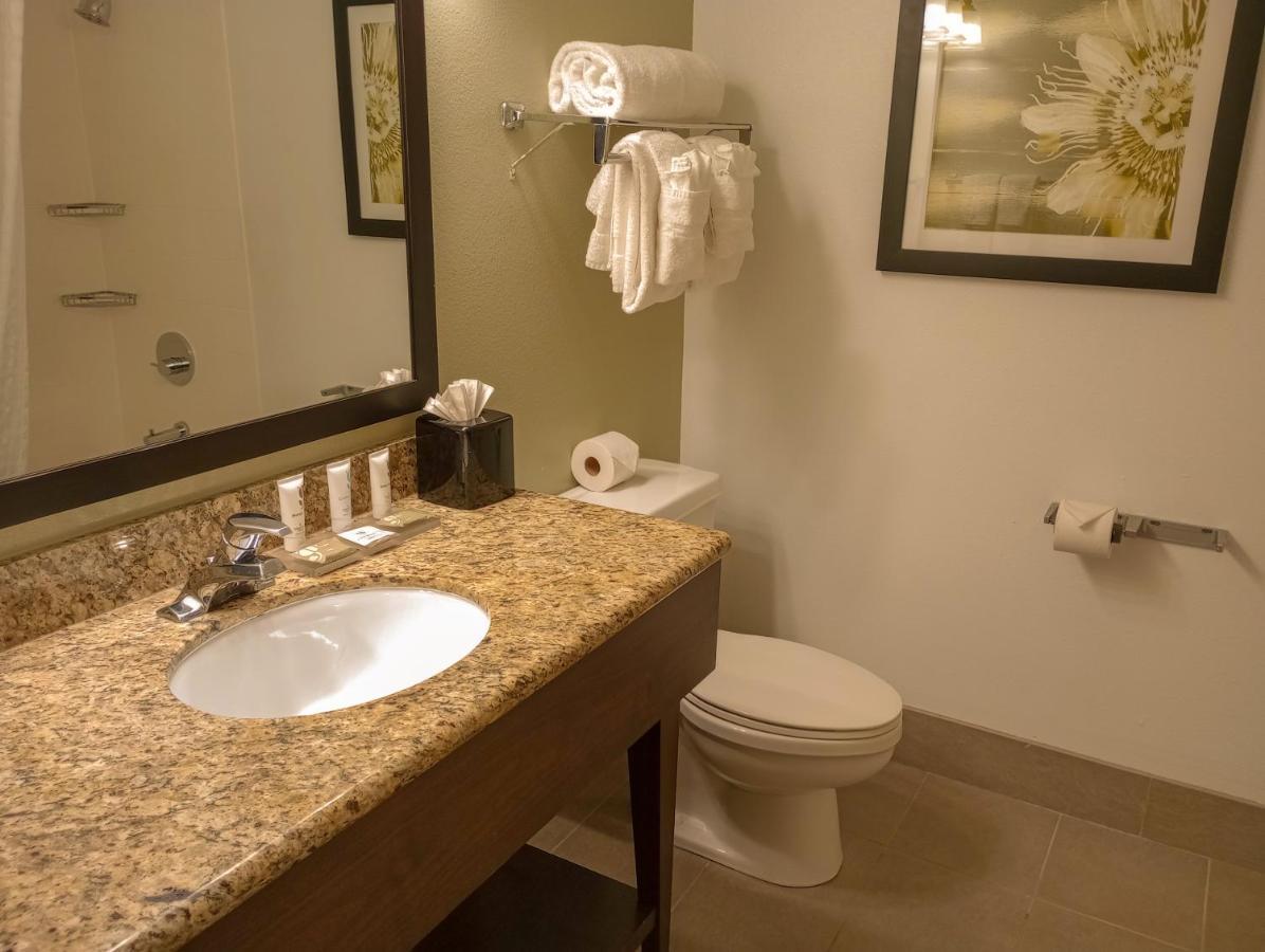 Country & By Radisson, International Airport, Or Portland