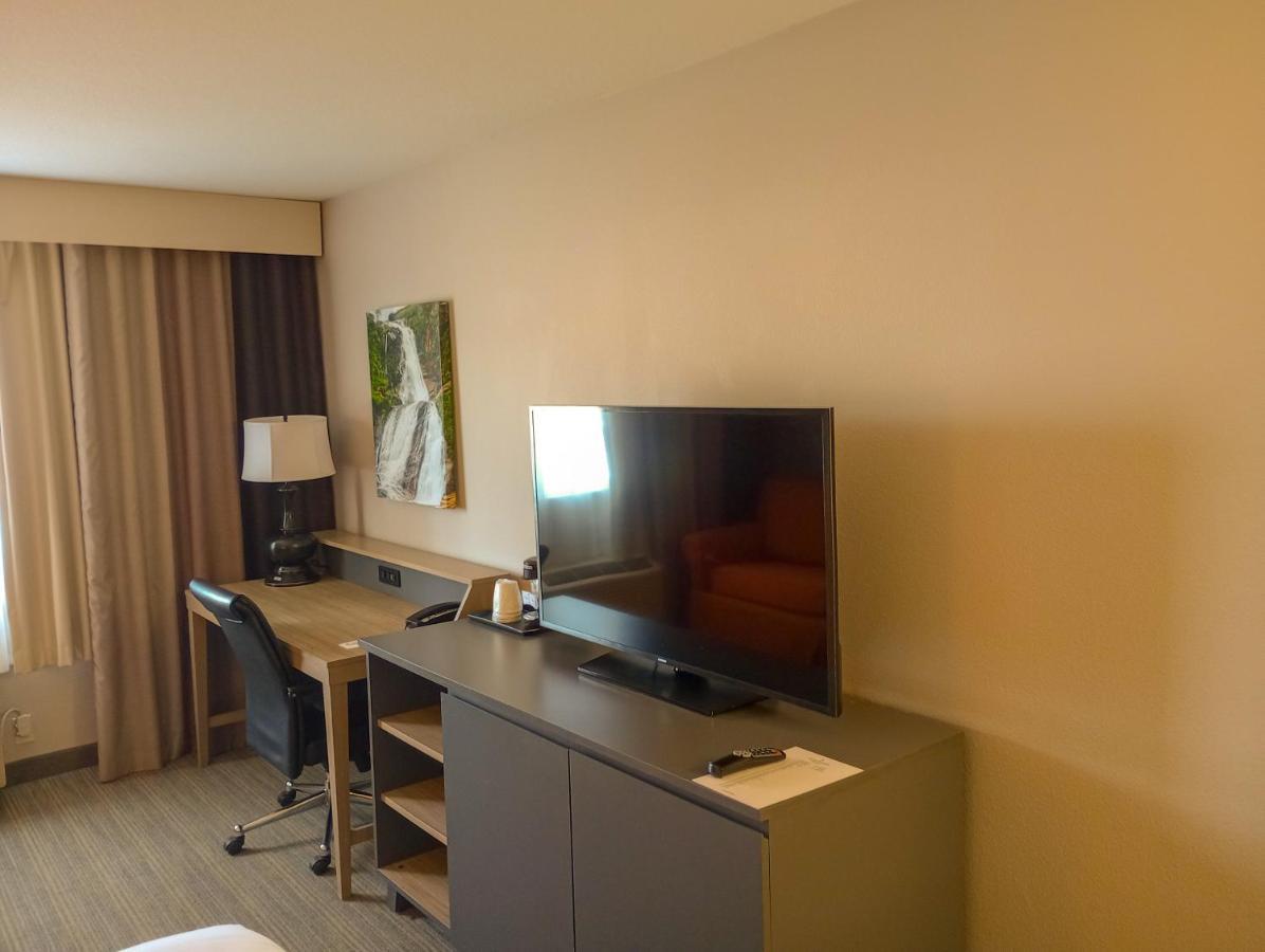 Hotel Country & By Radisson, International Airport, Or