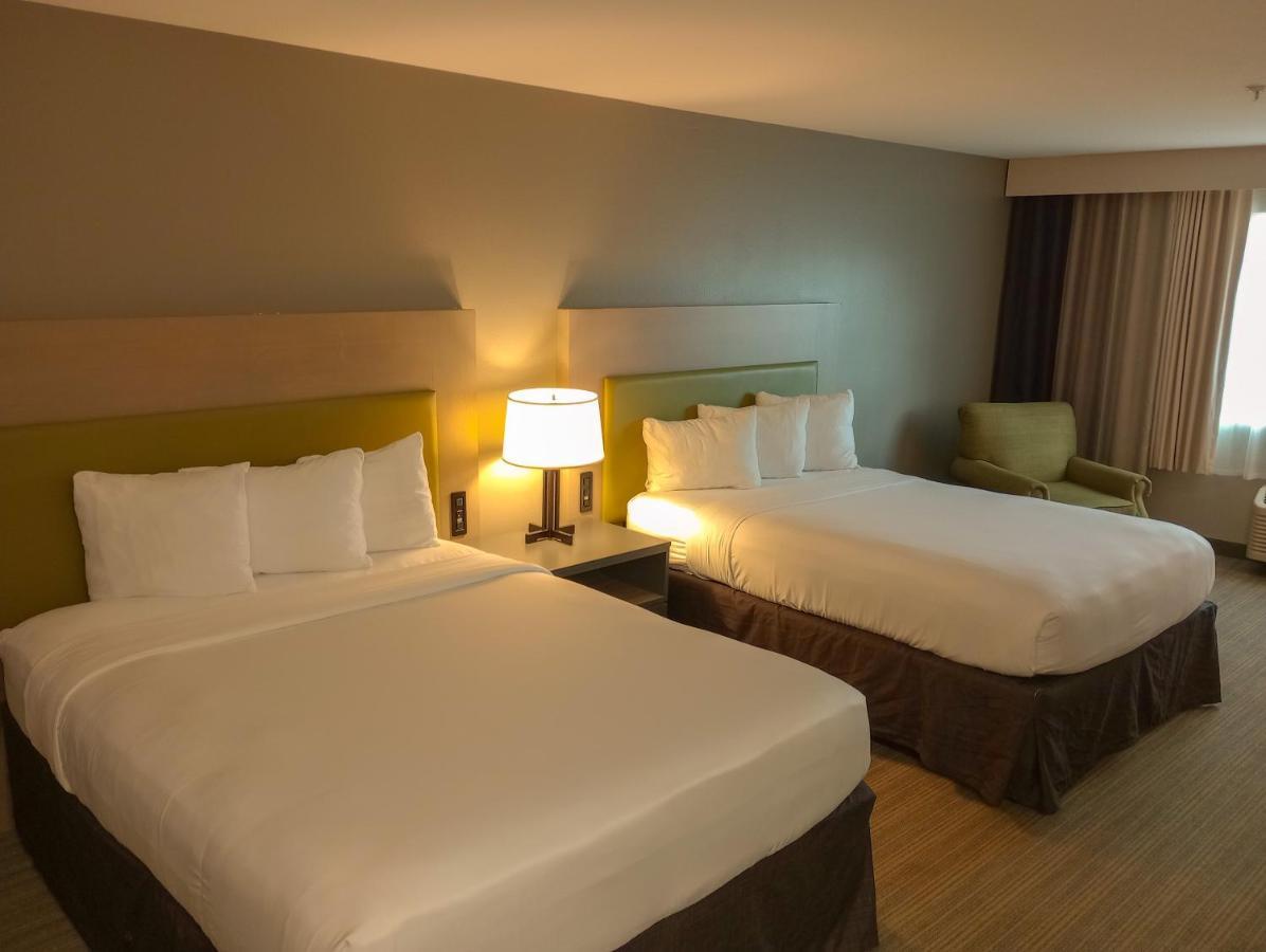 Country & By Radisson, International Airport, Or Portland