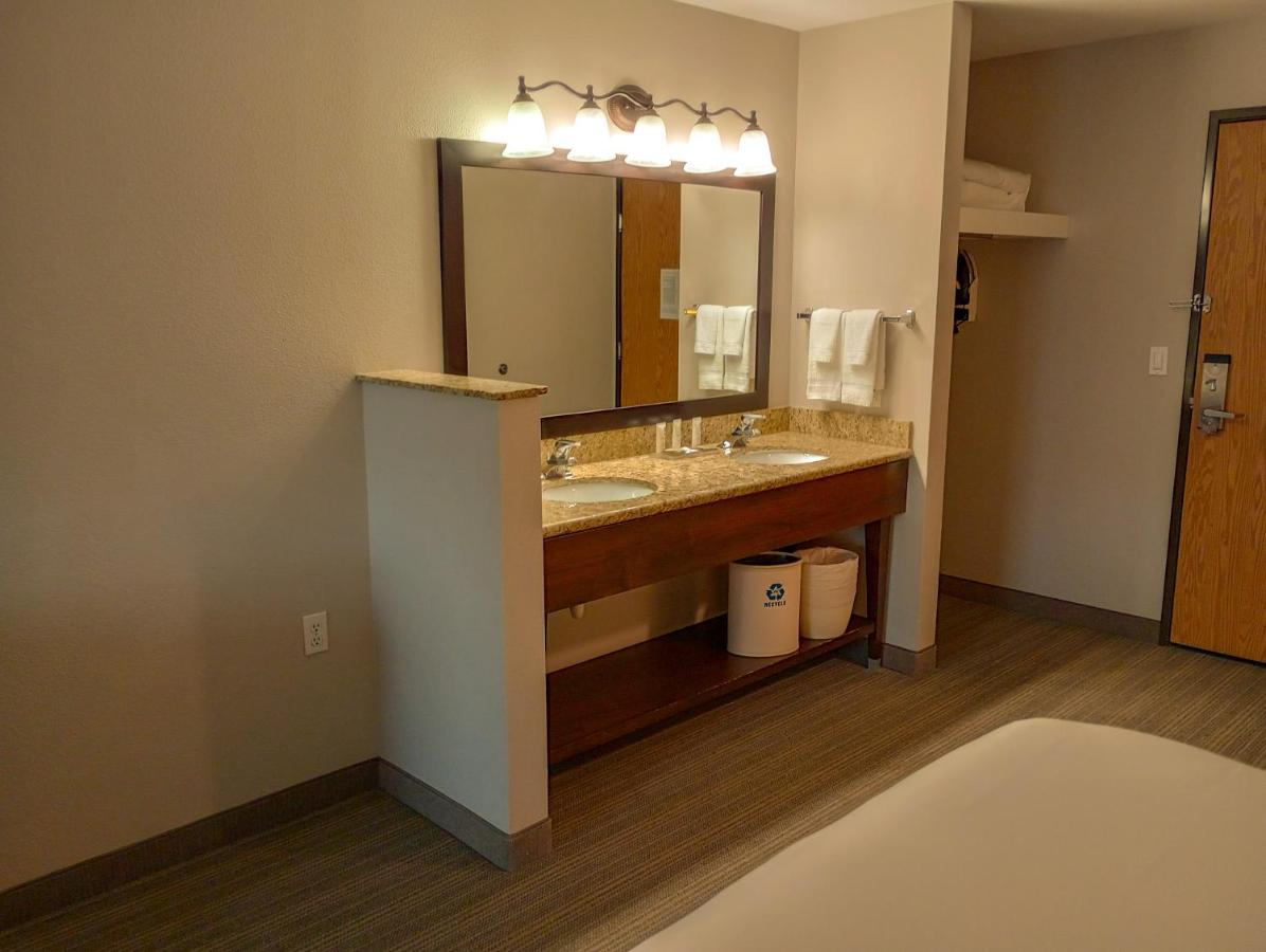 Hotel Country & By Radisson, International Airport, Or