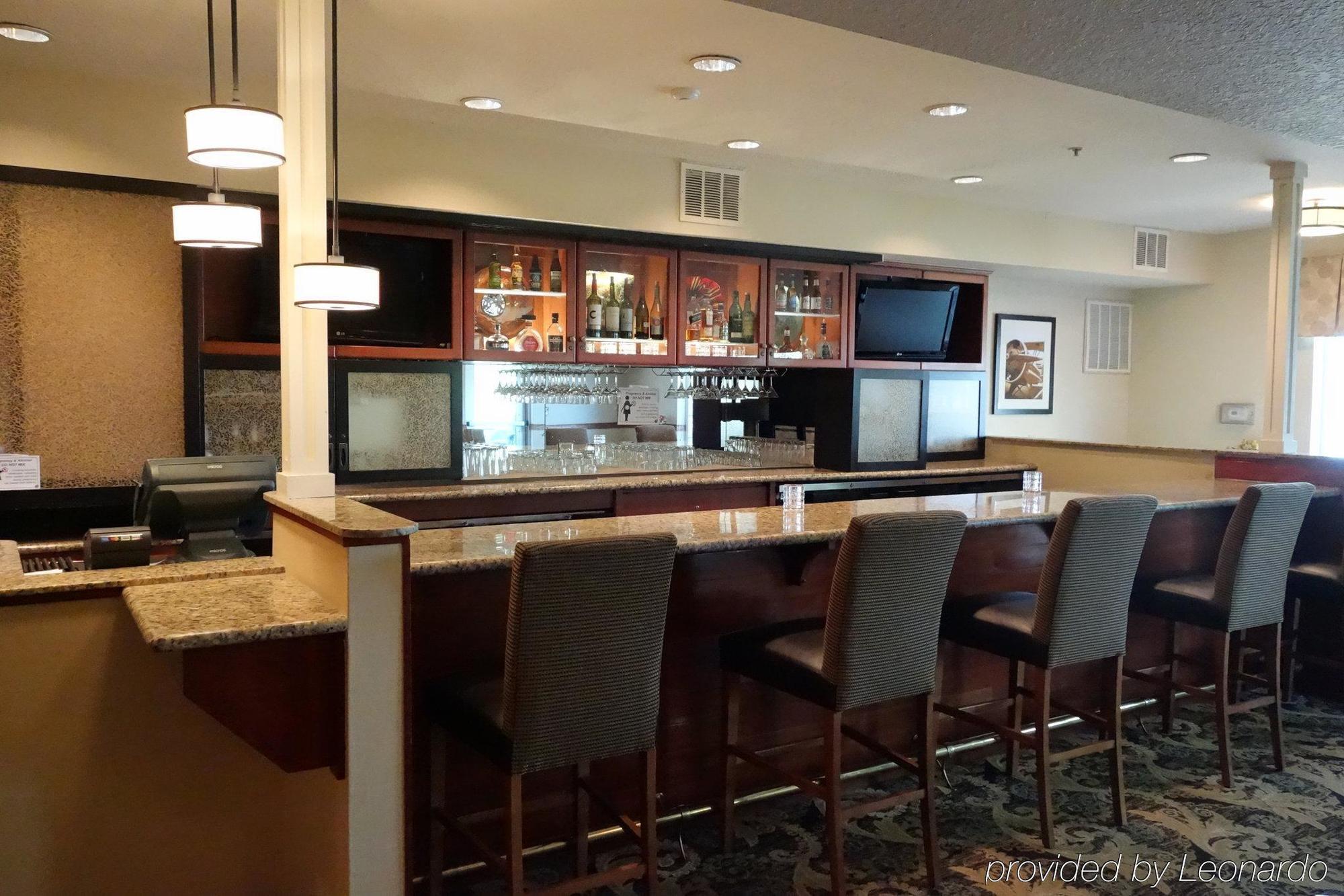 Country & By Radisson, International Airport, Or Hotel