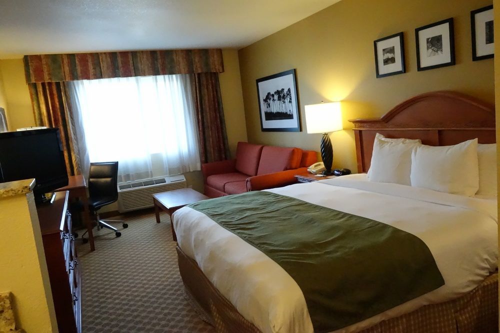 Country & By Radisson, International Airport, Or 3*