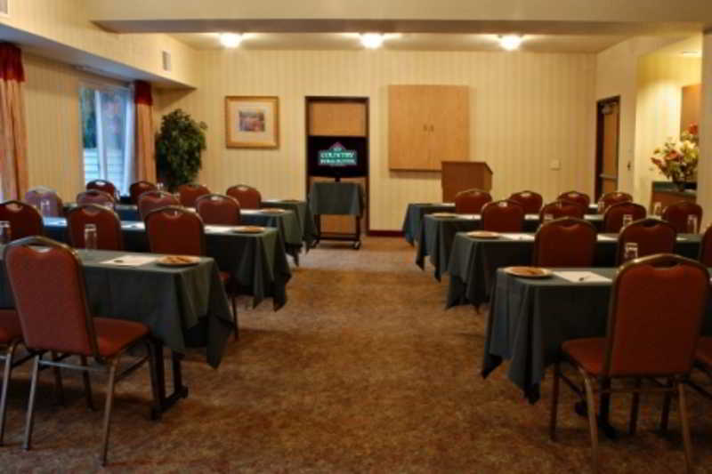 Hotel Country & By Radisson, International Airport, Or 3*