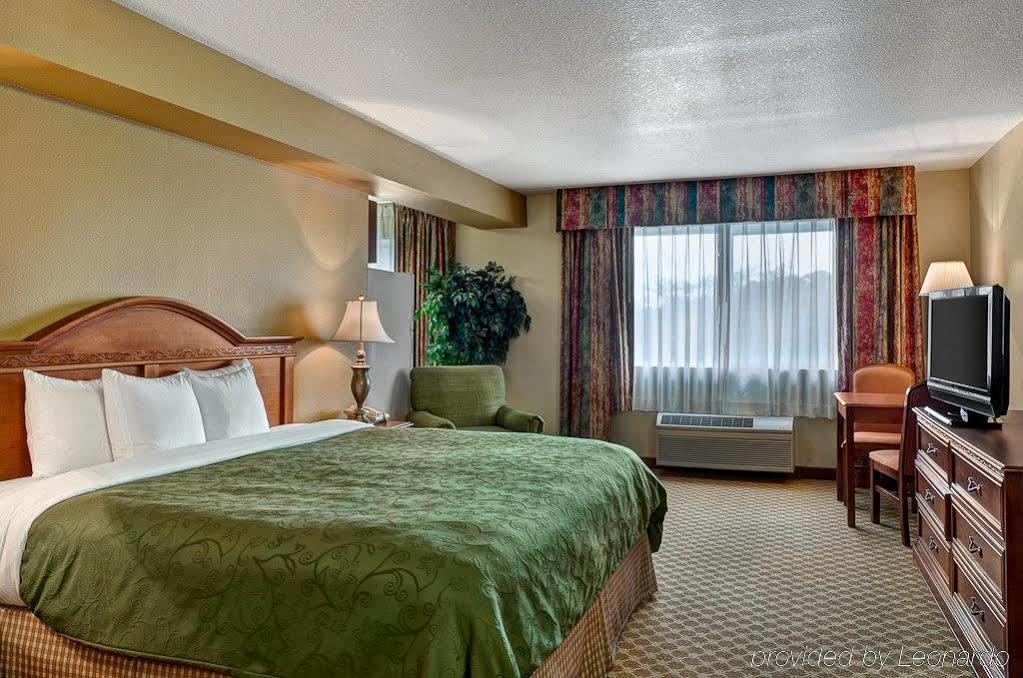 Country & By Radisson, International Airport, Or 3*