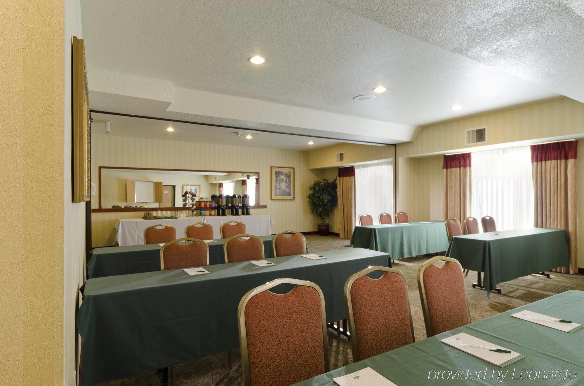 Hotel Country & By Radisson, International Airport, Or Portland
