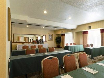 Country & By Radisson, International Airport, Or