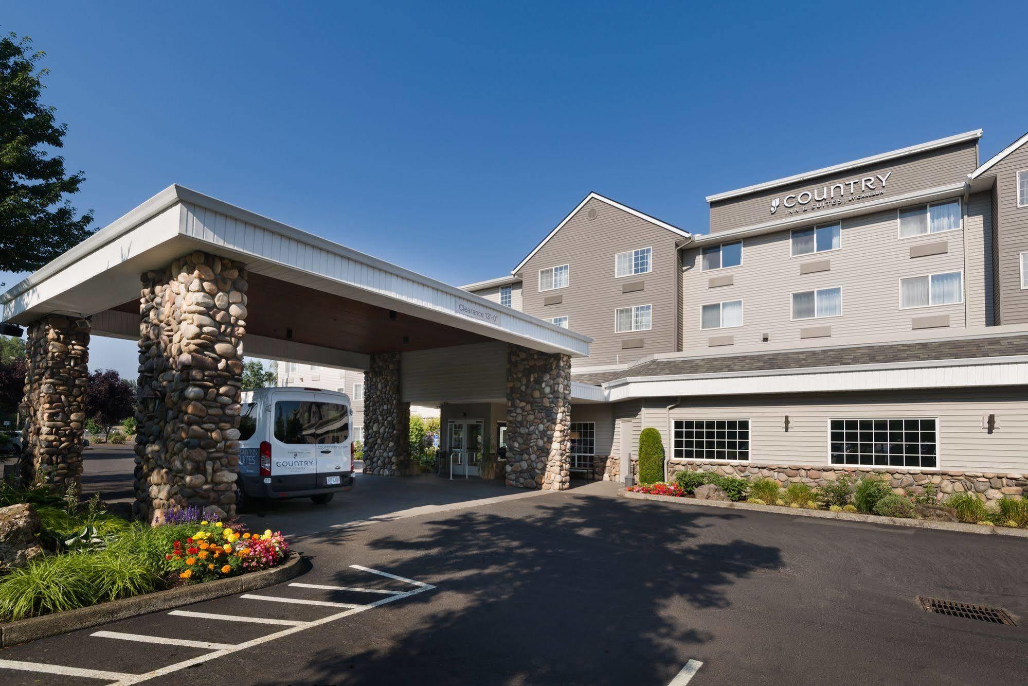Country & By Radisson, International Airport, Or 3* Portland