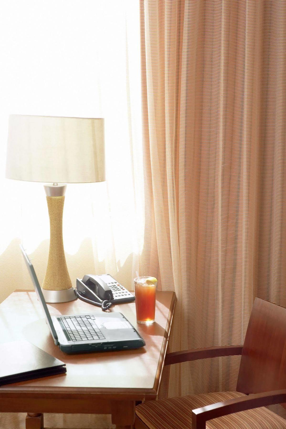Country & By Radisson, International Airport, Or 3*