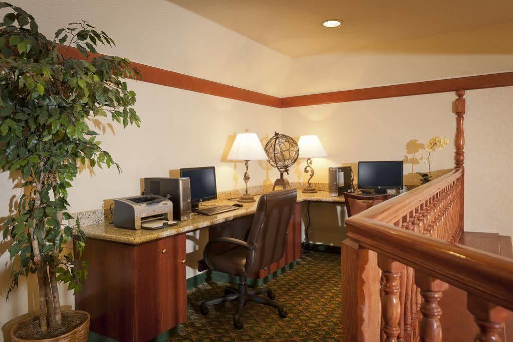 Country & By Radisson, International Airport, Or Hotel 3*