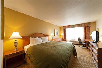 Hotel Country & By Radisson, International Airport, Or 3*