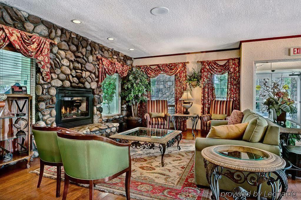 Country & By Radisson, International Airport, Or Hotel Portland