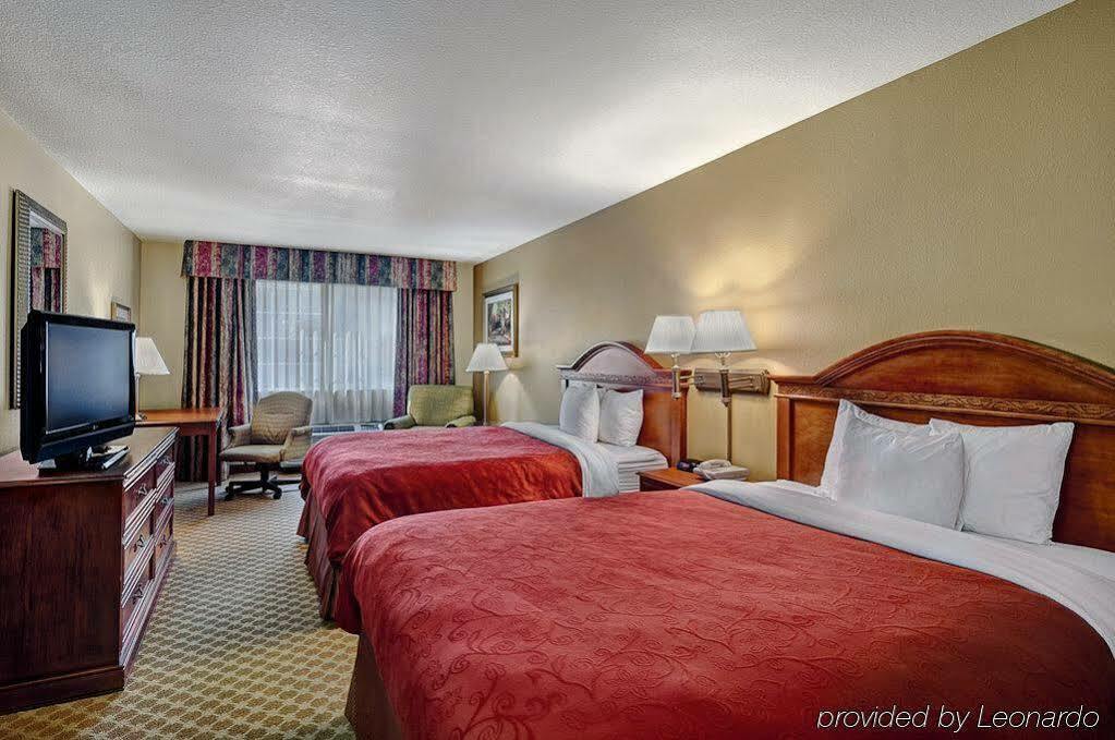 Country & By Radisson, International Airport, Or 3*
