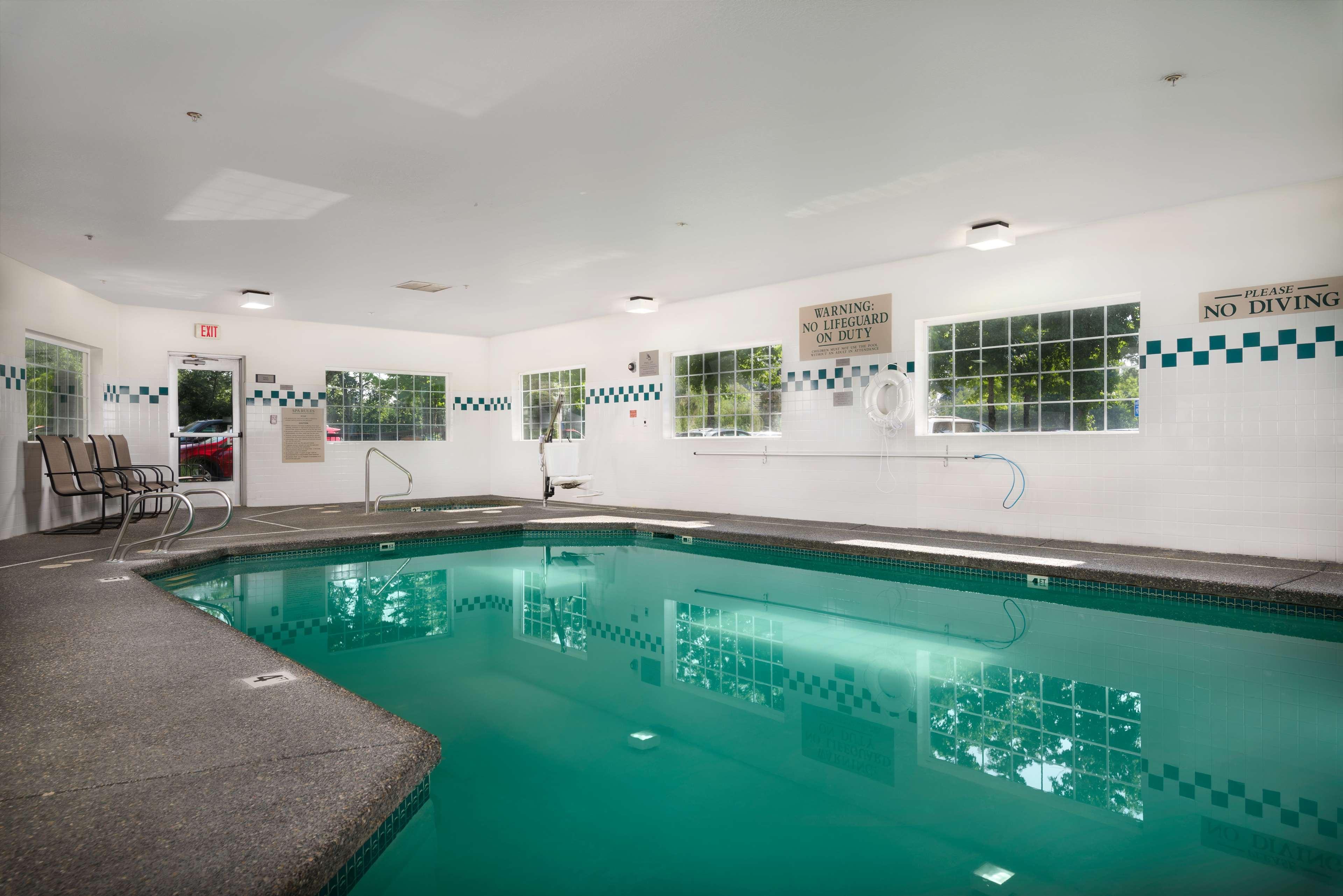 Hotel Country & By Radisson, International Airport, Or Portland