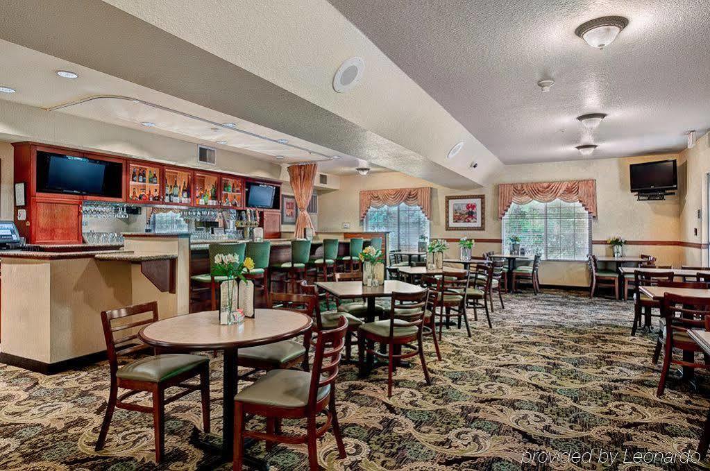 Country & By Radisson, International Airport, Or